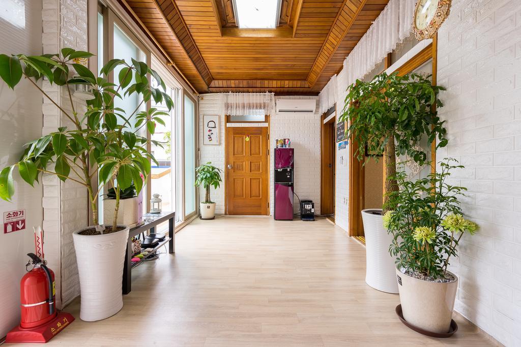 Yours Guesthouse In Tongyeong Esterno foto